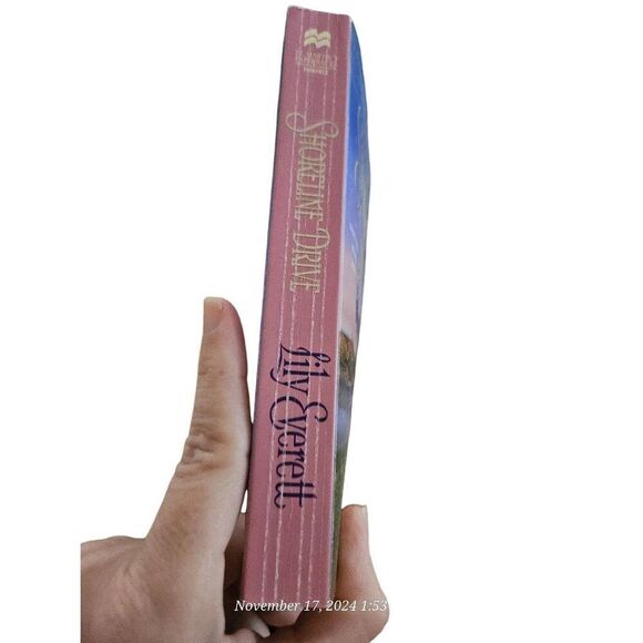 Shoreline Drive by Lily Everett St. Martin's paperbacks isbn 9781250018397 - Picture 5 of 5